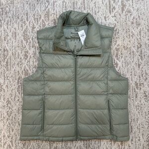 Abercrombie & Fitch - Lightweight Packable Vest